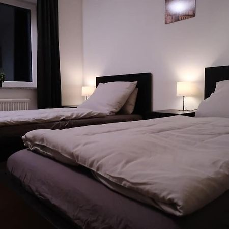 Schoene 4-Bettzimmer Wohnung In Celle Exterior foto