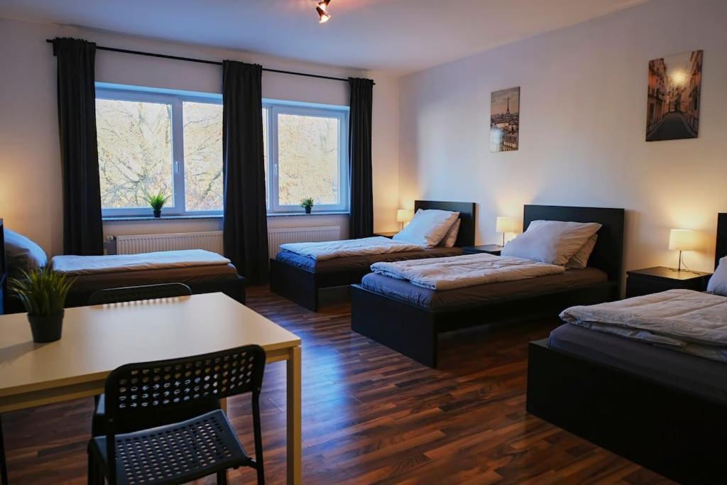 Schoene 4-Bettzimmer Wohnung In Celle Exterior foto